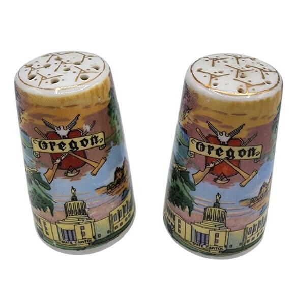 Vintage Set of 2 Thrifco Ceramic Souvenir State of Oregon Salt & Pepper Shakers - Picture 1 of 8